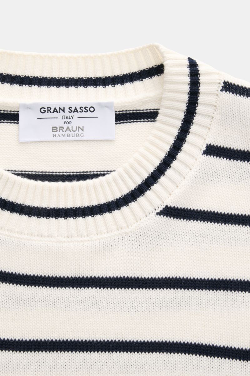Gran Sasso Kurzarmpullover weiß/schwarz gestreift, Nahaufnahme von oben, weiche Bio-Baumwolle, schmale Streifen, Rundhalsausschnitt, Slim Fit.