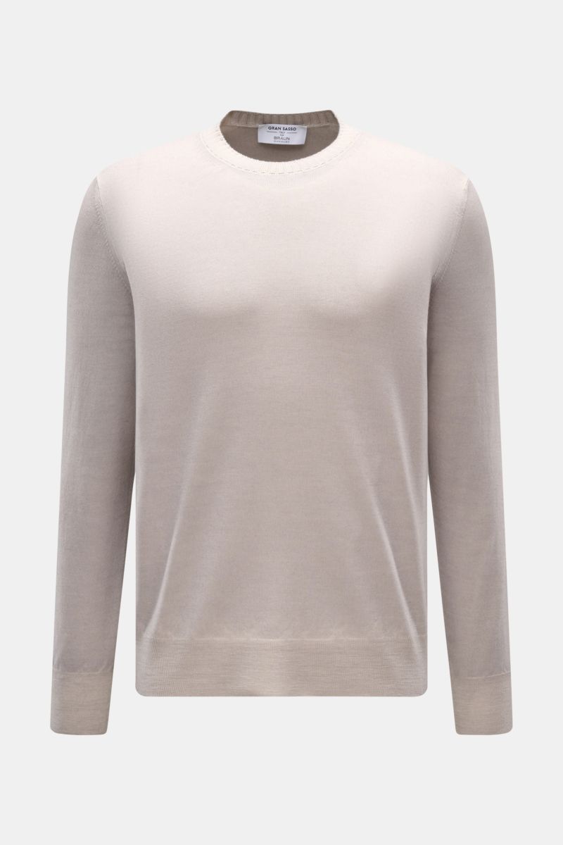 Gran Sasso Rundhalspullover grau, Slim Fit, reine Wolle, feines Strickbild, Rundhalsausschnitt, Rippbündchen, frontale Nahaufnahme, eleganter italienischer Strick.