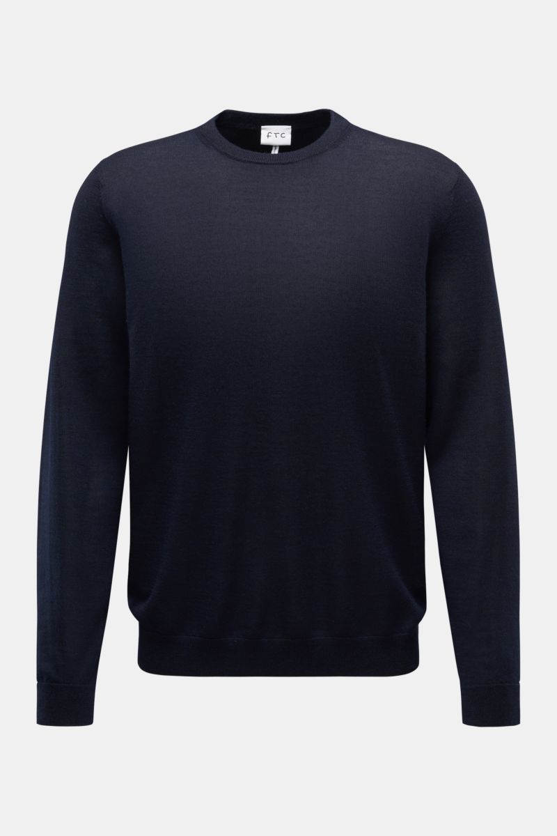 FTC Feinstrick Rundhalspullover dark navy, Slim Fit, nachhaltiger Cashmere-SeaCell-Mix, weicher Griff, feines Strickbild, Rippbündchen, Frontansicht.
