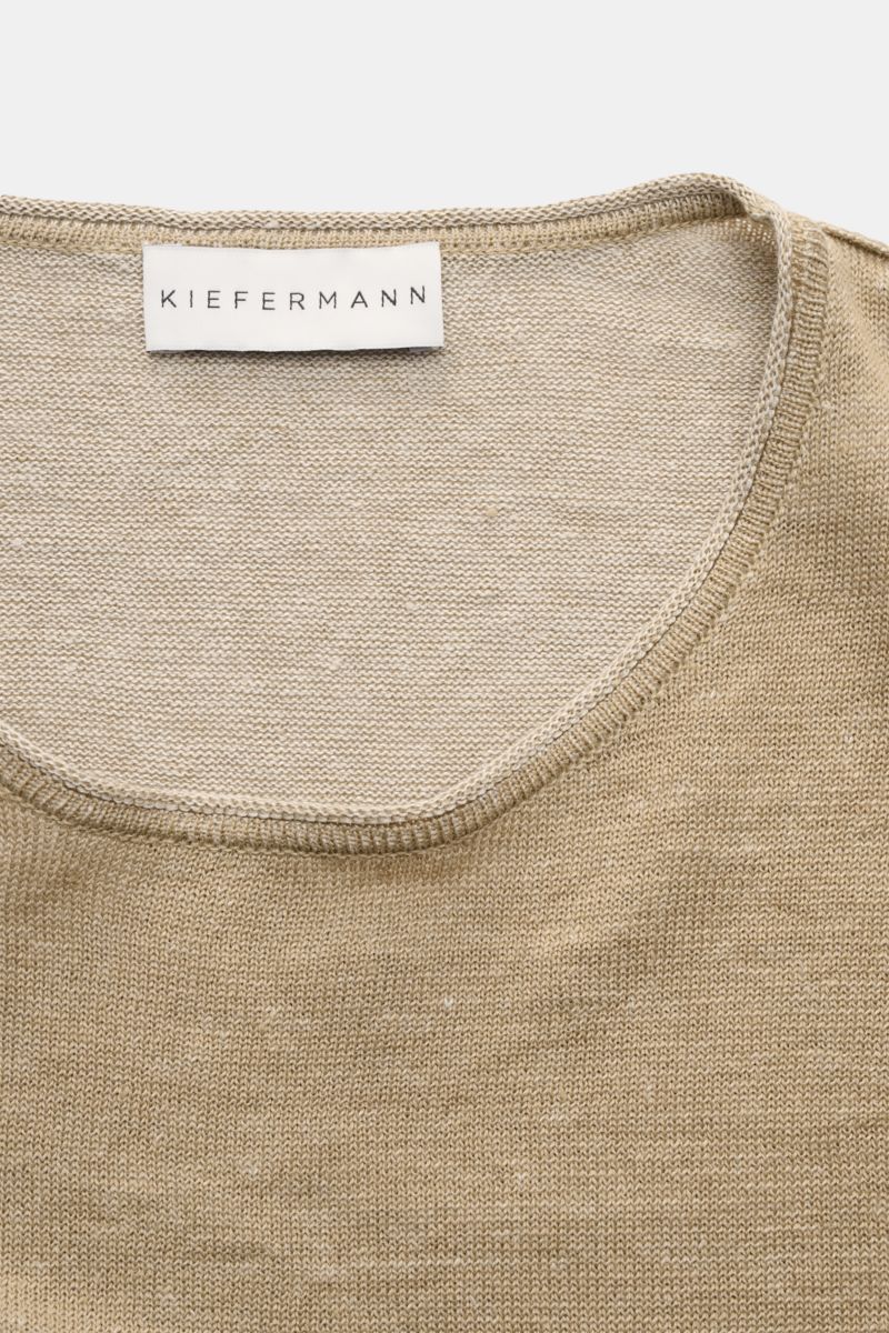 Close-up front view of Kiefermann Crew neck jumper 'Jenario' sand mottled showing fine knit and slightly textured pure linen fabric.

Description: Ideal for summer temperatures and layering in the transitional period: The open texture of this KIEFERMANN c