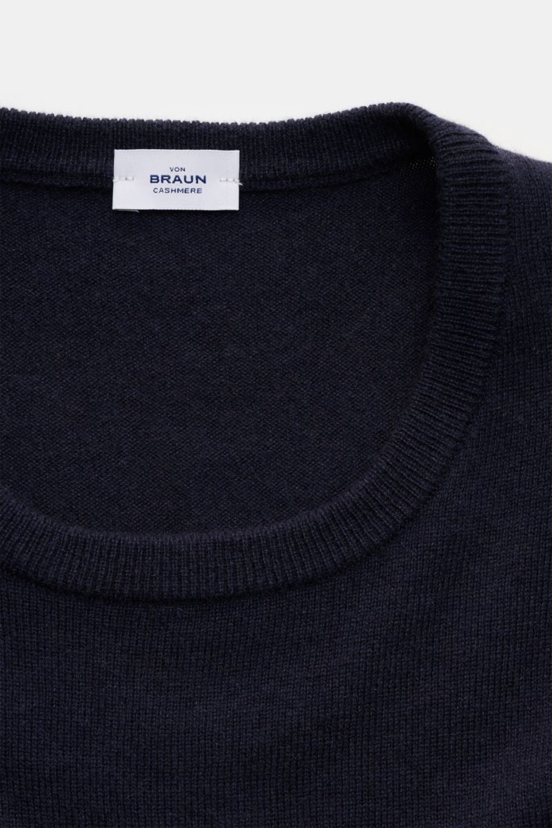 von Braun Cashmere Rundhalspullover navy in Nahaufnahme von oben, Slim Fit, feiner Strick, Rundhalsausschnitt, weicher Griff, reiner Cashmere