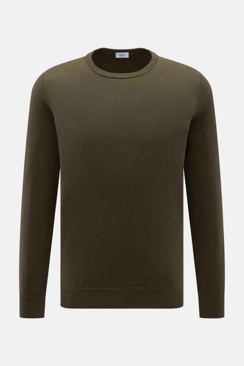 von Braun Cashmere Rundhalspullover dark olive, Slim Fit, feines Strickbild, weicher Griff, Rundhalsausschnitt, flexible Rippbündchen, frontal fotografiert.