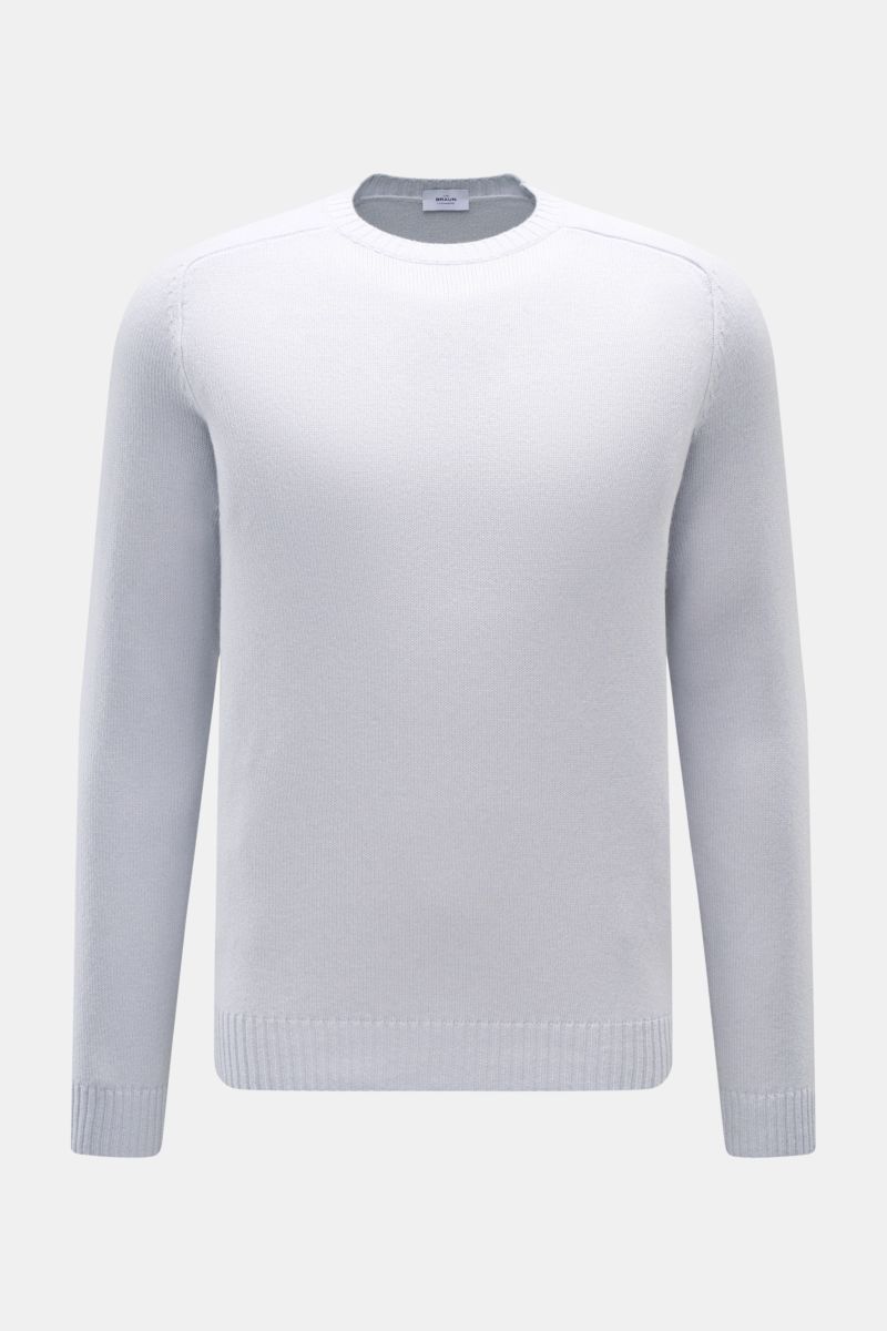 von Braun Cashmere Rundhalspullover hellblau, frontal fotografiert, Slim Fit, reiner Cashmere, weiches, mittelfeines Strickbild, Rundhalsausschnitt, elastische Rippbündchen