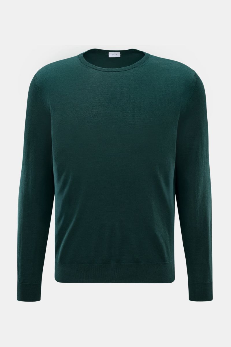 von Braun Merino Rundhalspullover dunkelgrün, slim fit, aus reiner Merinowolle mit weichem Griff, feinem Strickbild, Rundhalsausschnitt und elastischen Rippbündchen, frontal fotografiert