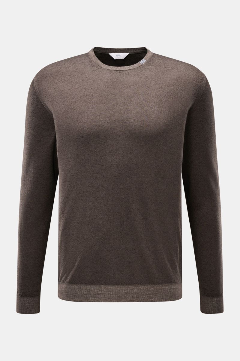 Malo Cashmere Rundhalspullover dunkelbraun, Slim Fit, reiner Cashmere, feines Strickbild, Rundhalsausschnitt mit Stick-Detail, Rippbündchen, frontal fotografiert.