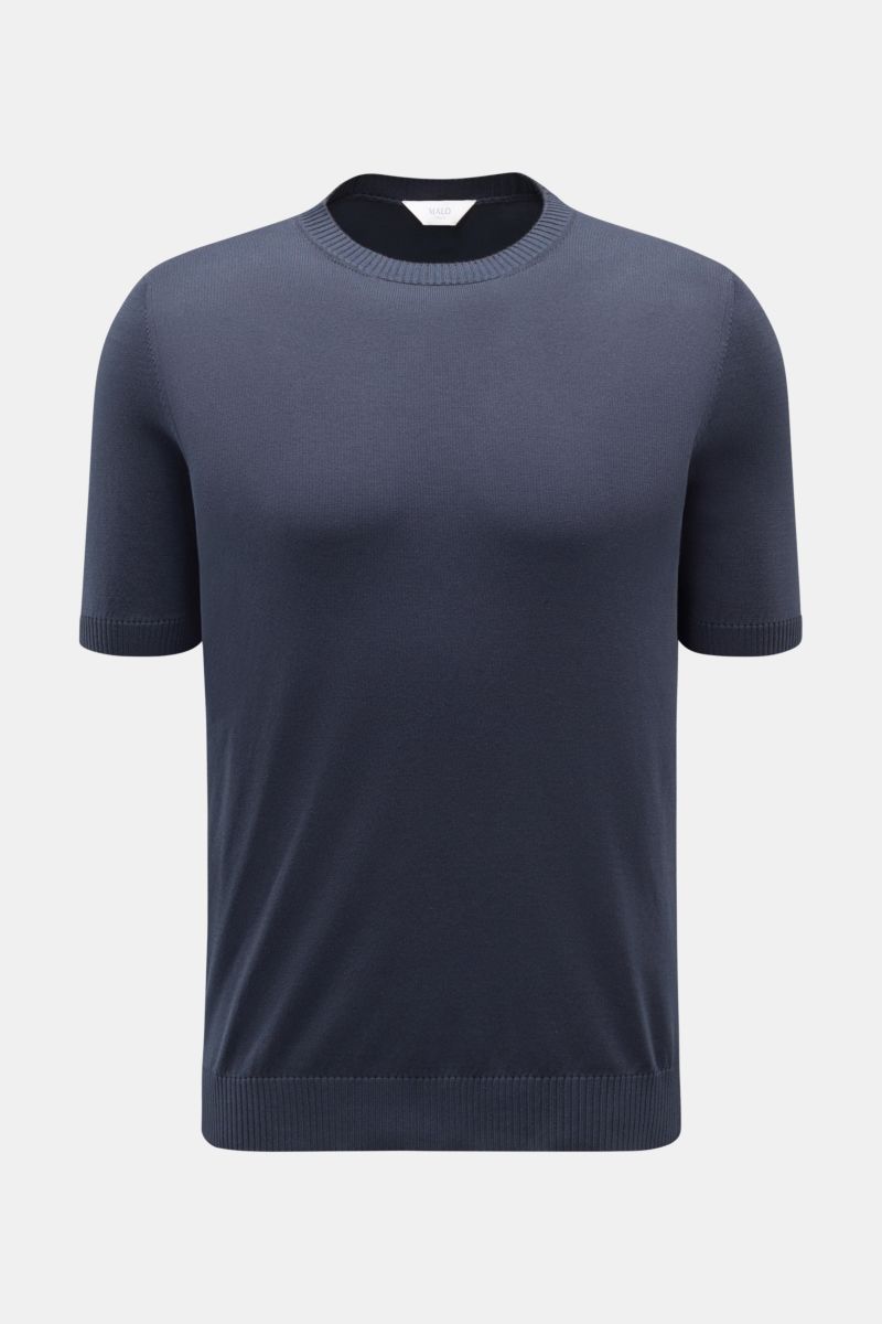 Malo Kurzarmpullover navy, frontal fotografiert, aus reiner Baumwolle, weicher Griff, Regular Fit, feines Strickbild, Rundhalsausschnitt, komfortable Rippbündchen.