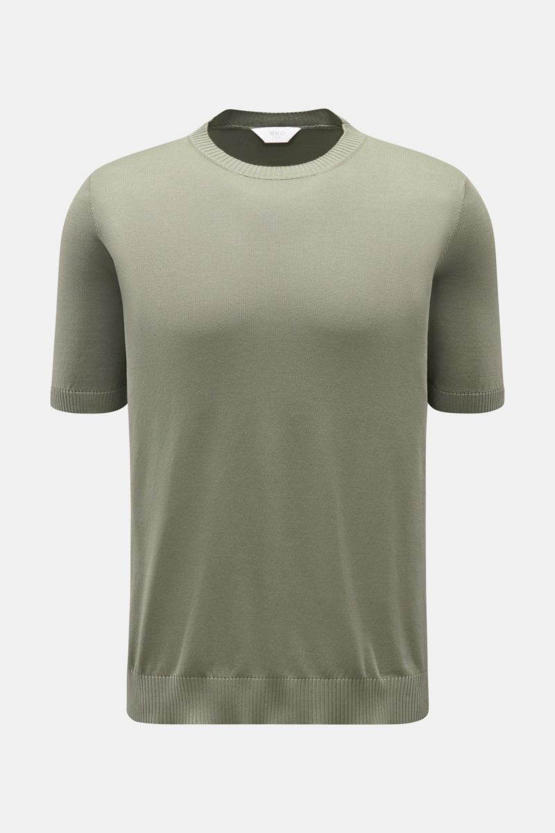Malo Kurzarmpullover grün, frontale Nahaufnahme, reine Baumwolle, weicher Griff, Regular Fit, feines Strickbild, Rundhalsausschnitt, komfortable Rippbündchen.