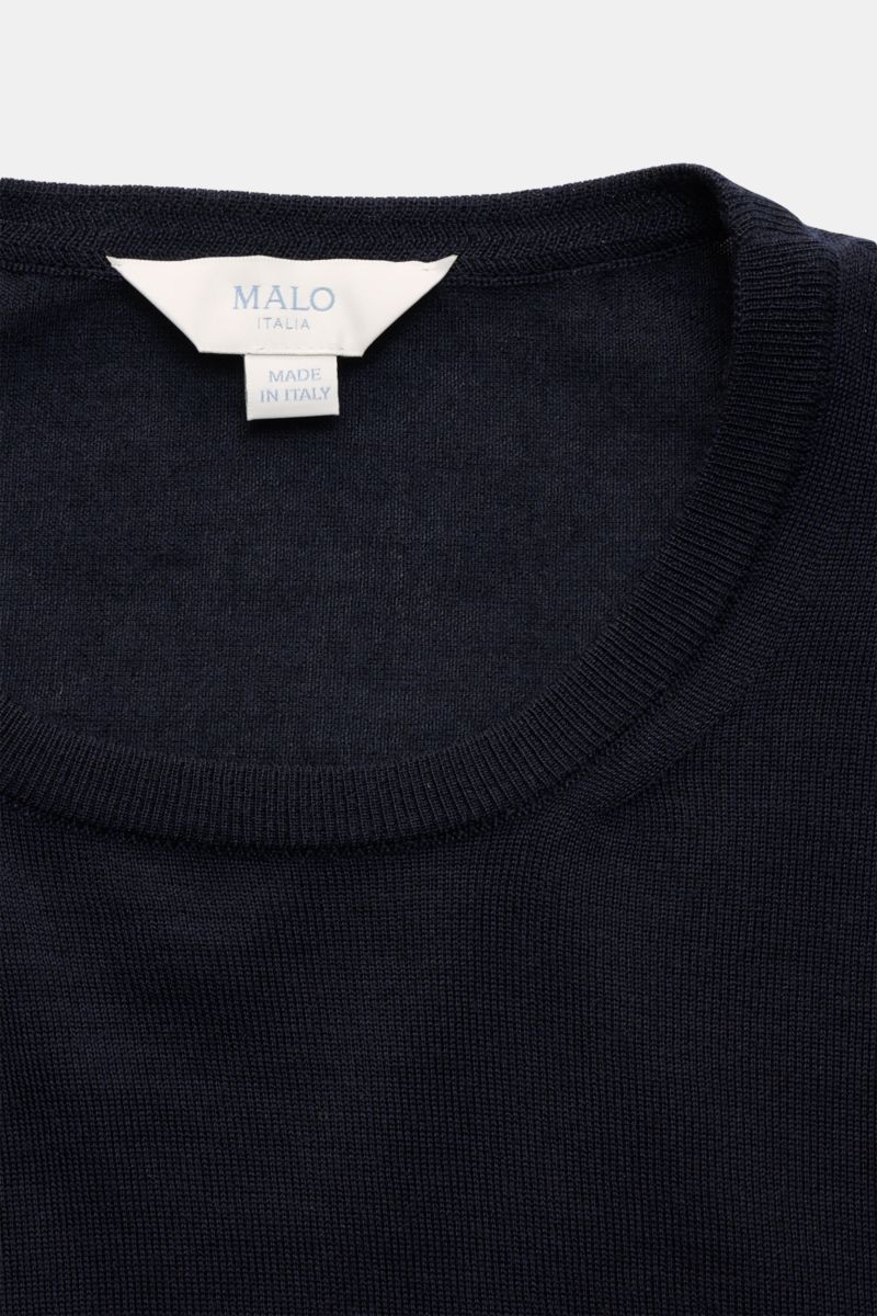 Malo Rundhalspullover navy, aus feinem Strickbild, Slim Fit mit Rundhalsausschnitt und komfortablen Rippbündchen, Mix aus Cashmere und Seide.