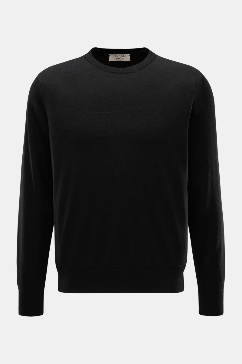Fioroni Rundhalspullover schwarz, Slim Fit, aus reiner, weicher Schurwolle, feines Strickbild, Rundhalsausschnitt, flexible Rippbündchen, Frontansicht.