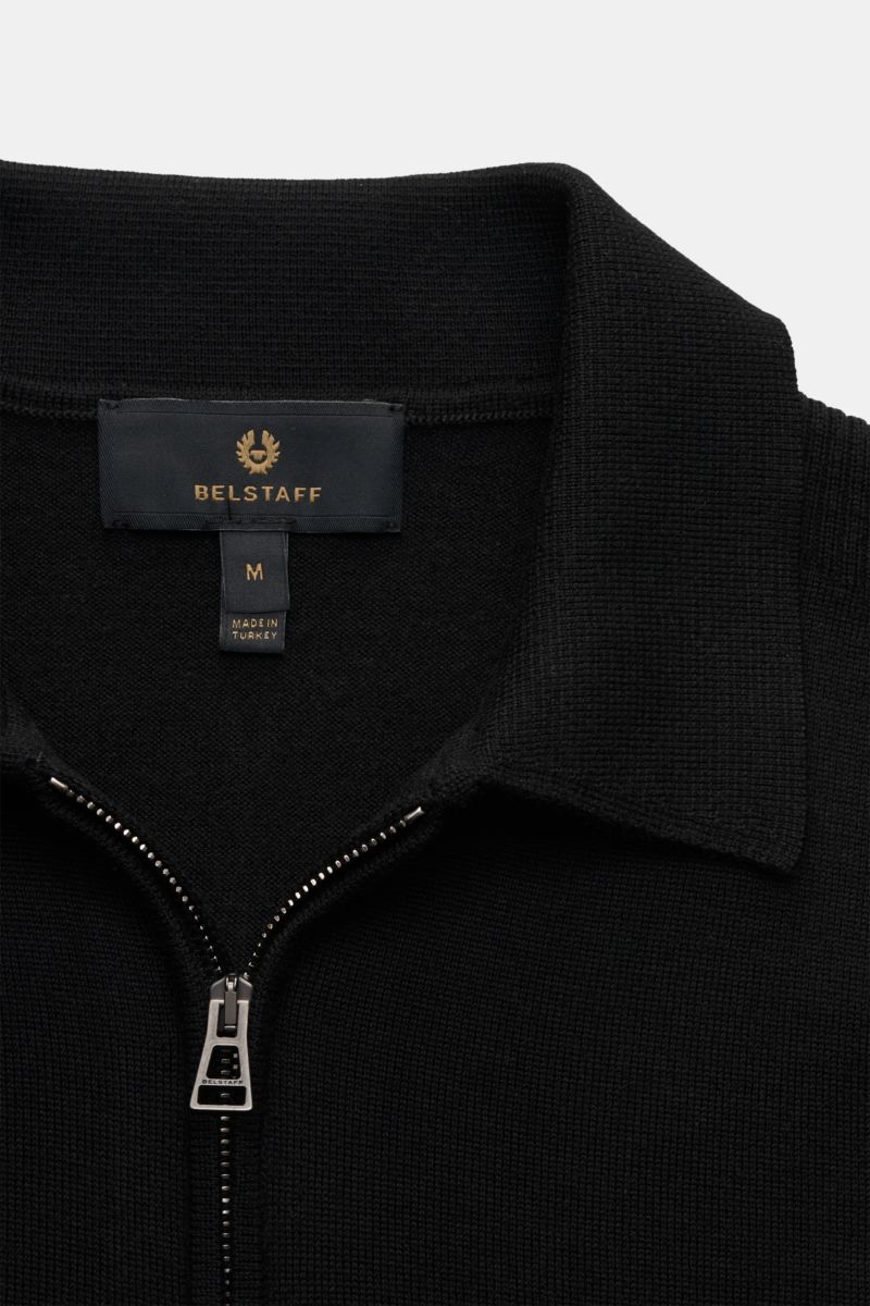 Close-up front view of Belstaff Knit polo 'Kyle' black showing fine knit texture, zip collar, woven label inside, and ribbed bands; pure wool, soft feel, slim fit. Polo look meets fine wool: Stylish casual looks are effortless with this knit polo by BELST