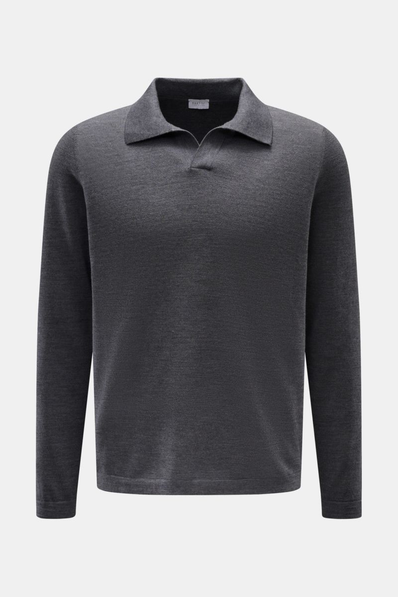 Front view of 04651/ A trip in a bag Knit polo 'Johnny' dark grey in fine knit pure wool, featuring a narrow collar with open placket, regular fit, soft feel, and ribbed bands, styled for autumn and winter.

Description:
Stylish comfort: This knit polo