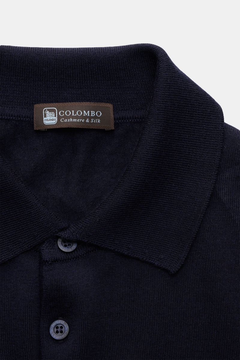 Colombo Strickpolo dark navy aus feinstem Cashmere und Seide, Slim Fit, Polokragen, Drei-Knopf-Leiste, weicher Griff, Detailansicht von oben.