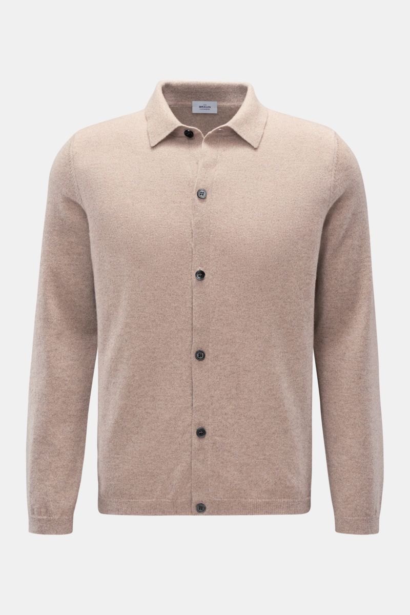 von Braun Cashmere Strickhemd beige, frontale Ansicht, Slim Fit, reiner Cashmere, klassischer Kragen, weicher Griff, glatte Knopfleiste, Rippbündchen