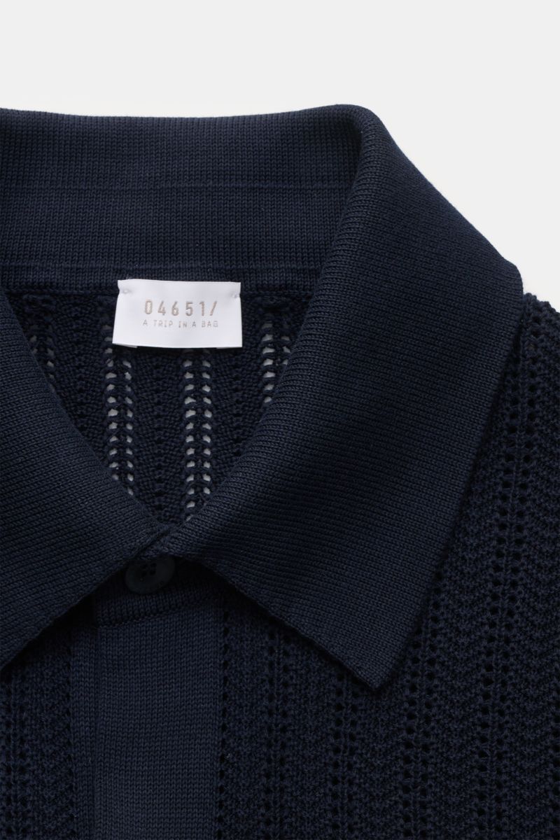 Close-up front view of the 04651/ A trip in a bag Short sleeve knit shirt narrow collar navy, showing textured knit and narrow collar.

Summery ease: With a casual cut and comfortable cotton, this short sleeve knit shirt by 04651/ A TRIP IN A BAG is th