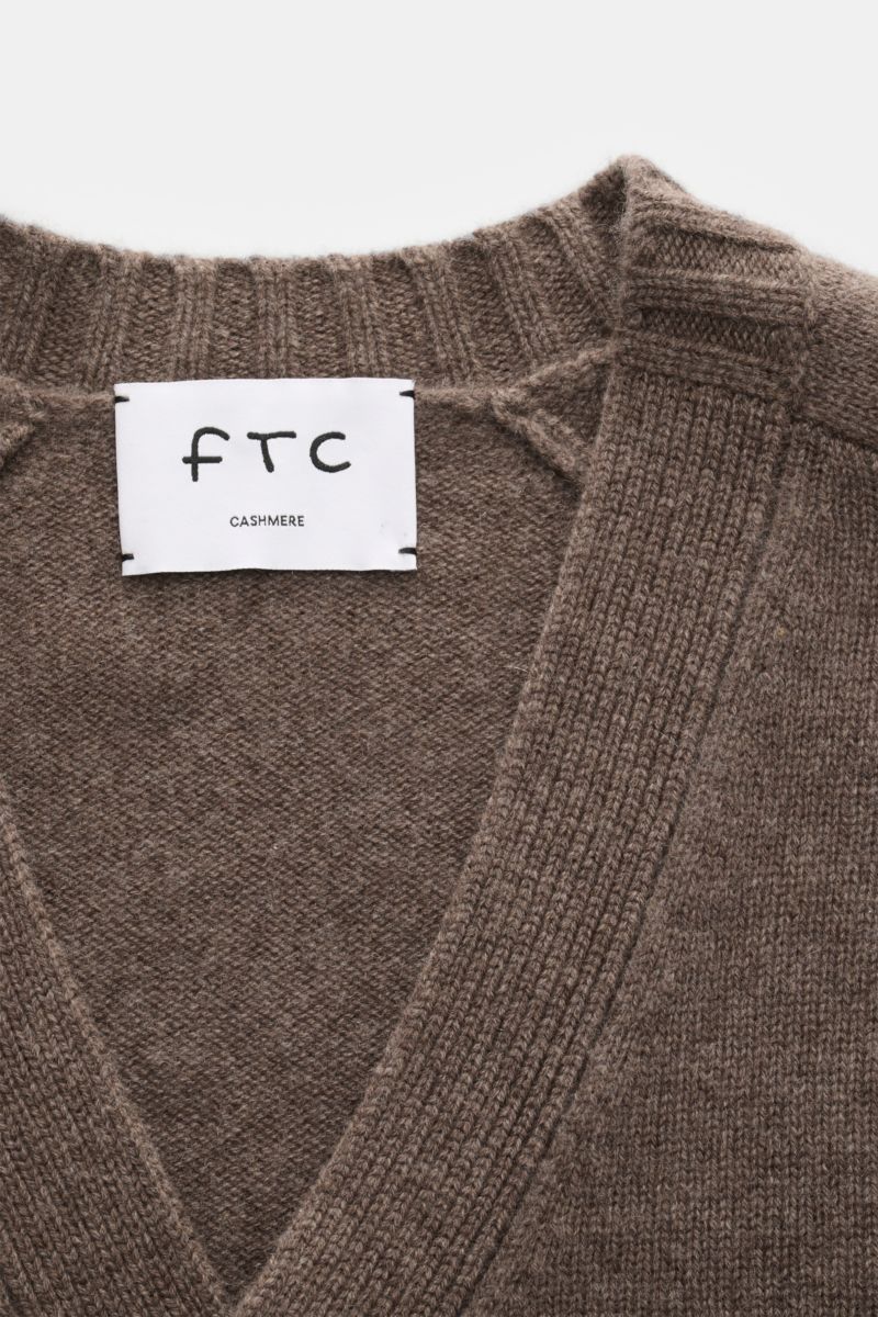 Alt tag (125 characters max):
Close-up of FTC Cashmere cardigan grey-brown neckline from above, showing soft knit texture and ribbed V-neck collar.

Description:
This luxurious cardigan from sustainable knitwear label FTC is a soft knitted essential ma
