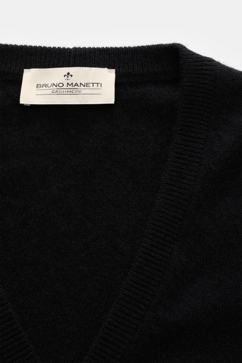 Close-up front view of Bruno Manetti Cashmere cardigan black showing V-neck, fine knit, six-button placket, pure cashmere, soft feel, regular fit, and comfortable ribbed bands.