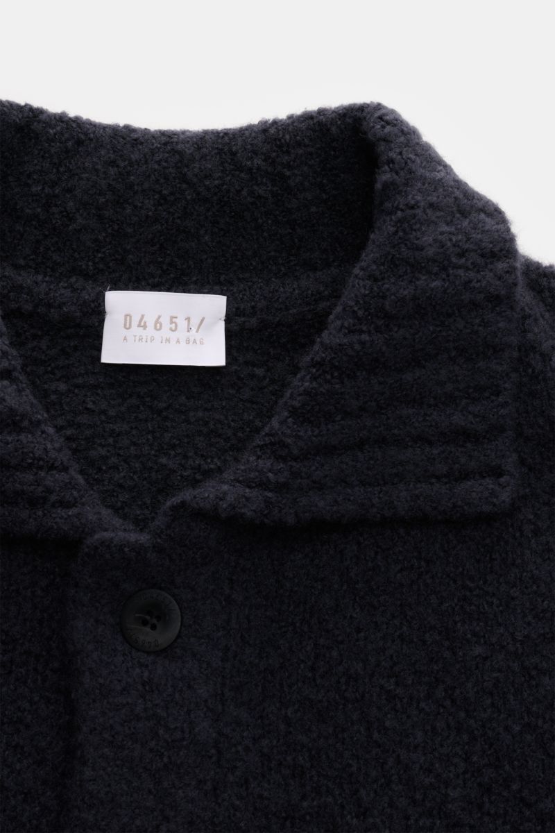 Close-up front view of 04651/ A trip in a bag Cardigan 'Chunky Overshirt' navy showing the textured virgin wool knit, classic turn-down collar, smooth button placket, and patch breast pocket.

Description:  
Smart and relaxed: This cardigan in overshir