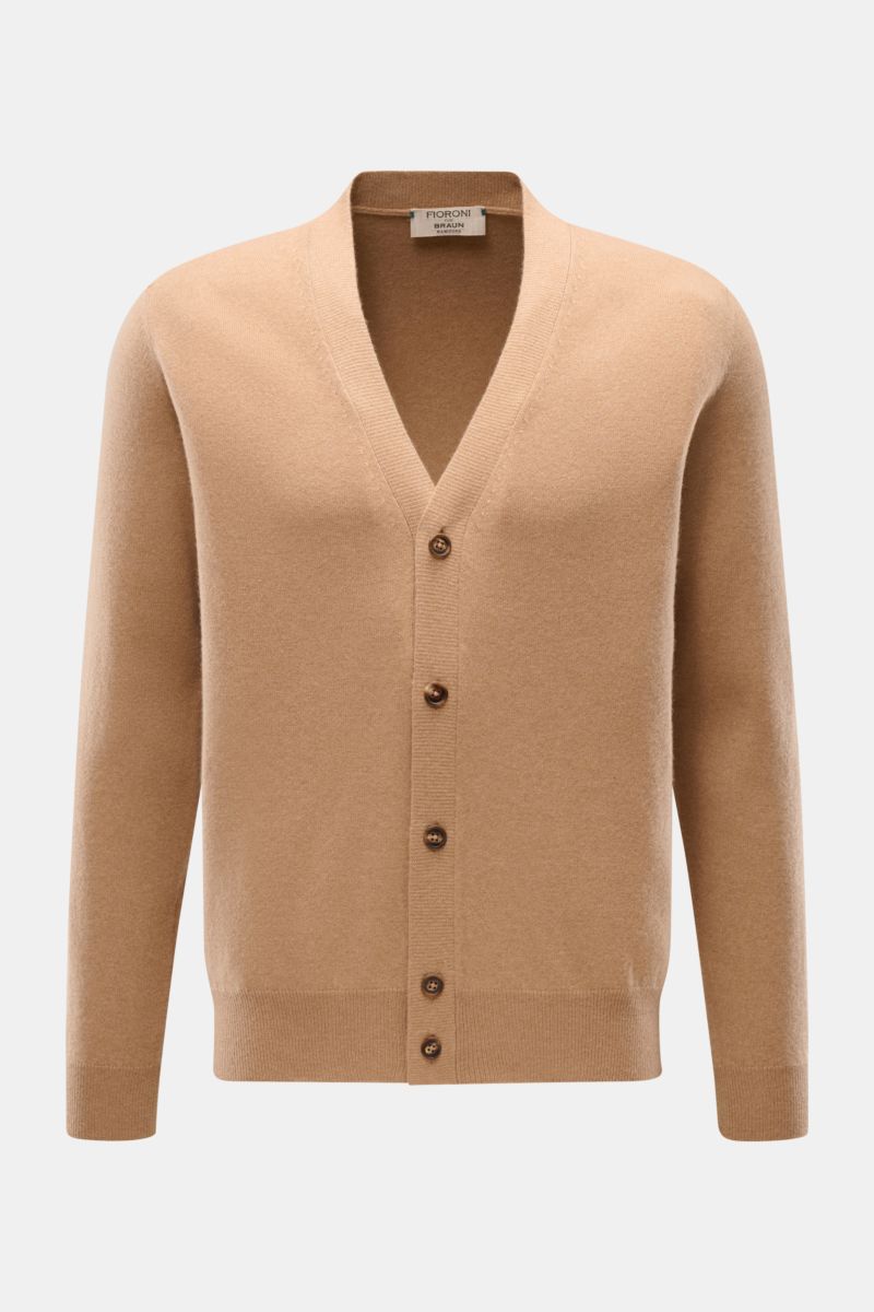 Front view of Fioroni Cashmere cardigan light brown mottled with V-neck, smooth button placket, slim fit, fine knit, and flexible ribbed bands, made of pure baby cashmere for a very soft feel, showcasing exquisite craftsmanship from Italy.