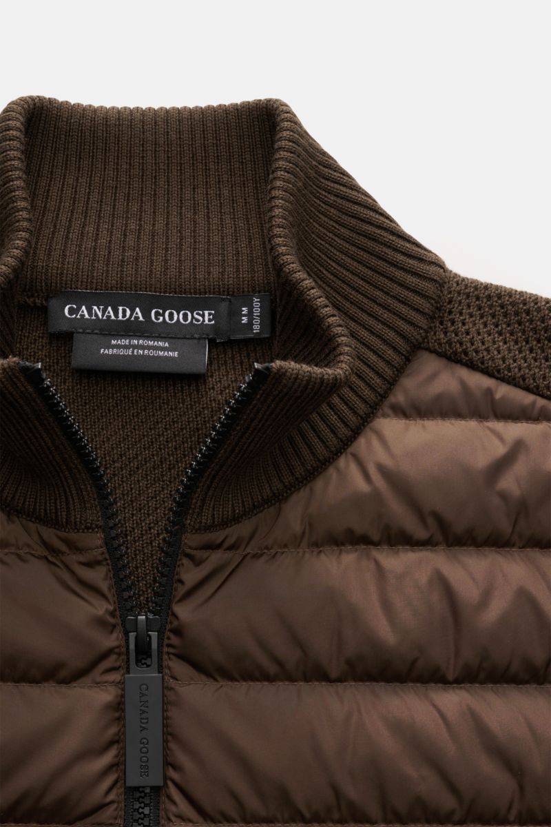 Canada Goose Cardigan 'Hybridge Knit' dark brown shown from close-up front top view, featuring pure wool knit collar and down quilted front. Make a smooth transition into the new season with the cardigan 'Hybridge Knit' from the outdoor label CANADA GOOSE