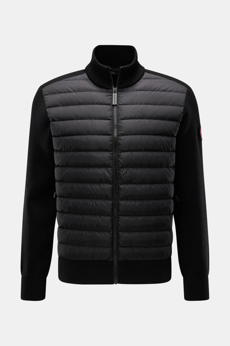 Front view of Canada Goose Cardigan 'Hybridge Knit' black with slim fit, pure wool sleeves and quilted down front for warmth.

Description: Make a smooth transition into the new season with the cardigan 'Hybridge Knit' from the outdoor label CANADA GOO