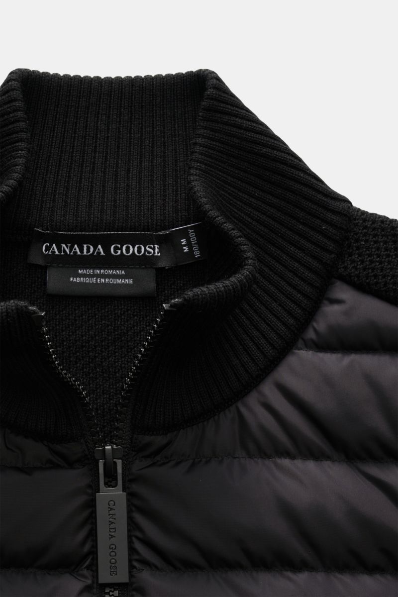 Close-up front view of Canada Goose Cardigan 'Hybridge Knit' black showing ribbed wool collar, down-lined quilted front, and branded zip pull.

Make a smooth transition into the new season with the cardigan 'Hybridge Knit' from the outdoor label CANADA