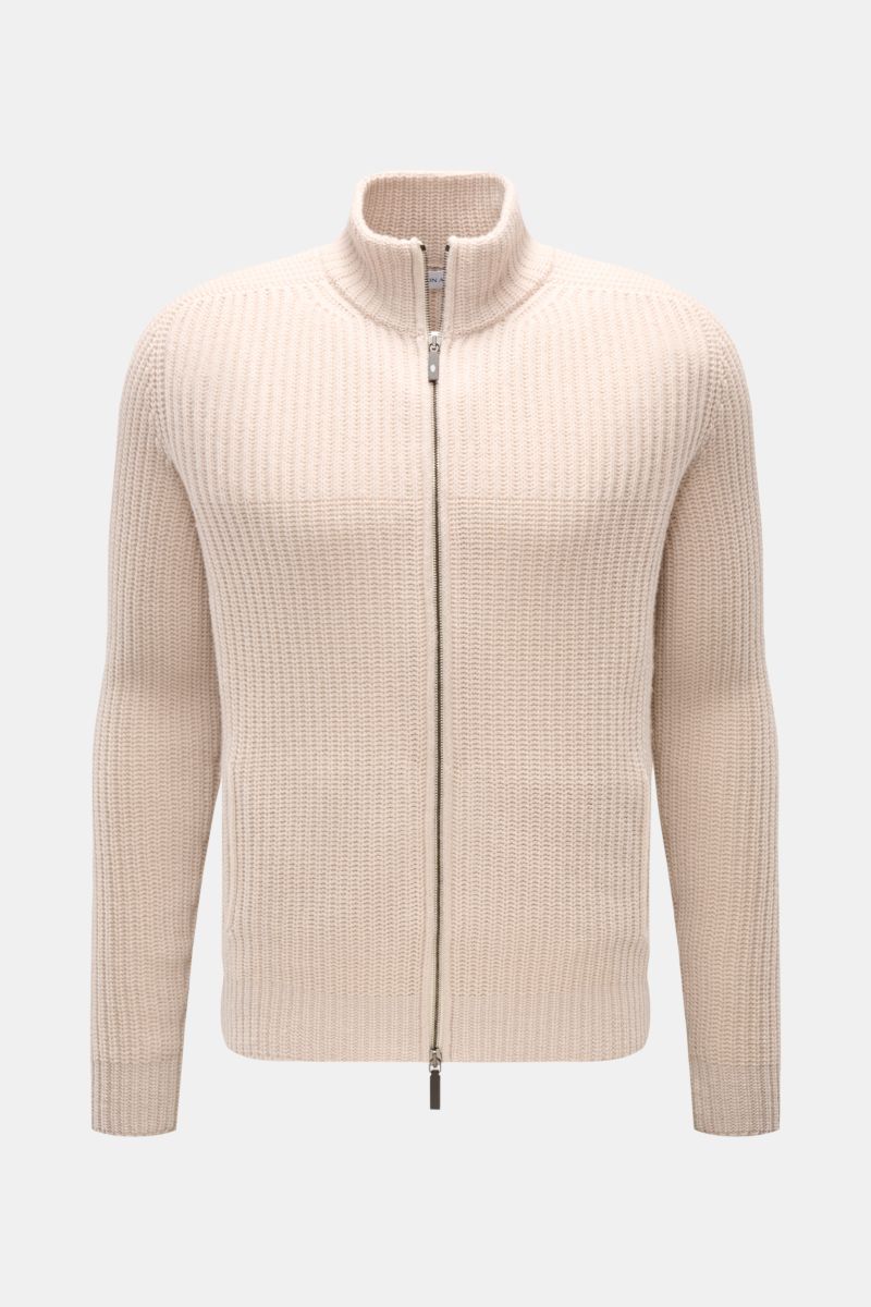 Front view of Iris von Arnim Cashmere Strickjacke 'Avenor' sand, a slim fit cardigan in voluminous patent stitch, made of pure cashmere with a soft touch, featuring a robust two-way zipper, stand collar, practical front pockets, tongue raglan sleeves, and