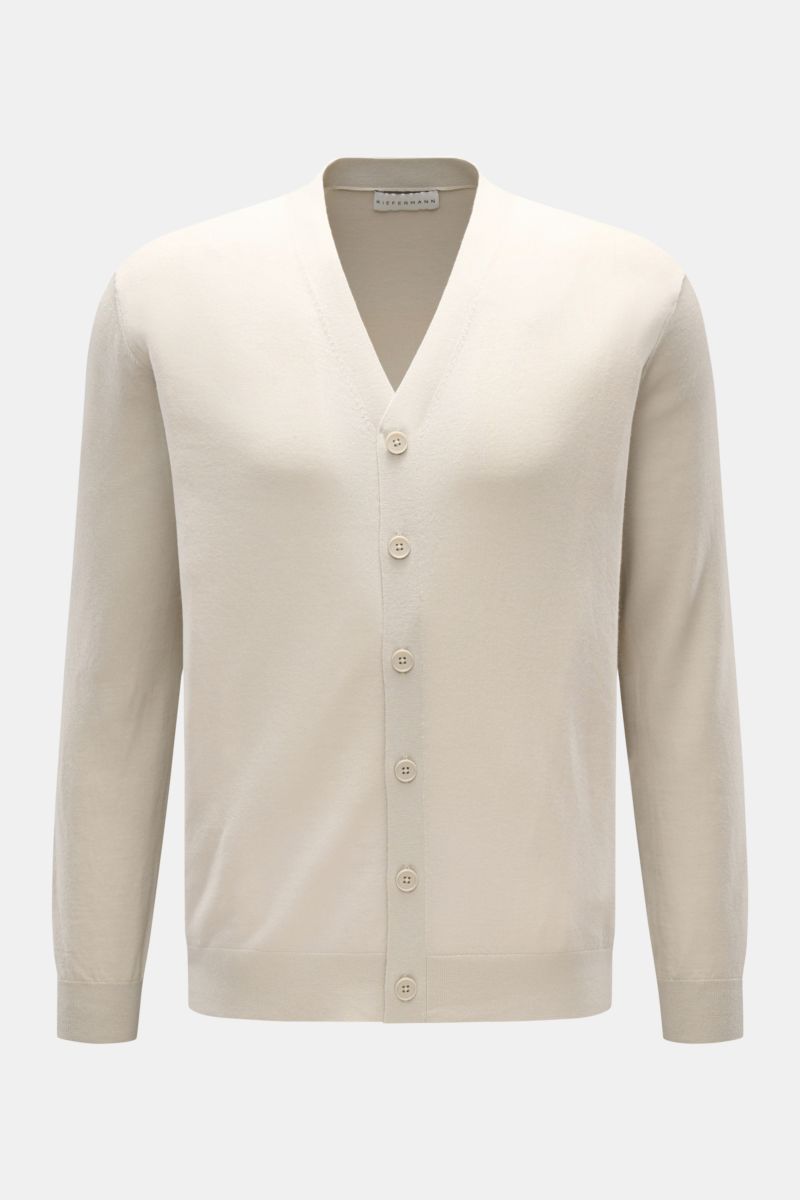 Kiefermann Merino Cardigan 'Tadeusz' sand, Slim Fit, aus reiner Merinowolle mit feinem Strickbild, Sechs-Knopf-Leiste, flexible Rippbündchen, Frontansicht.
