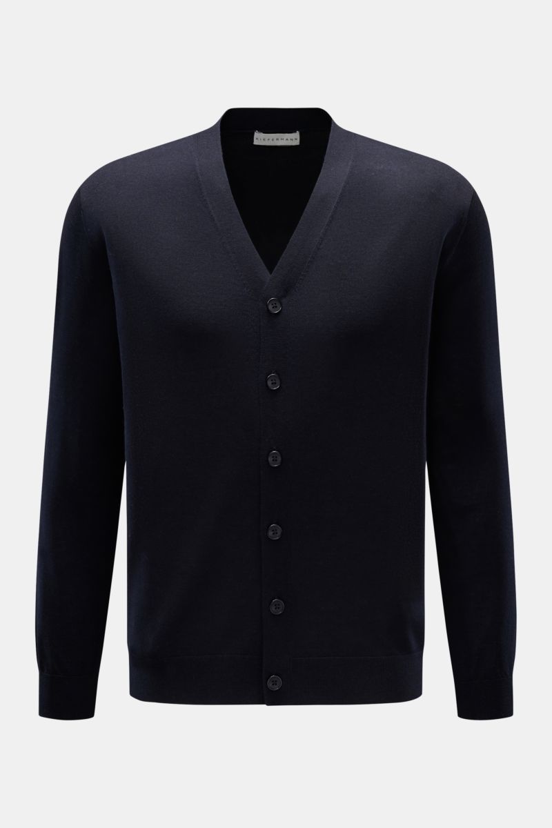 Kiefermann Merino Cardigan 'Tadeusz' dark navy, Slim Fit, aus reiner Merinowolle, feines Strickbild, sechs Knöpfe, flexible Rippbündchen, Frontansicht.