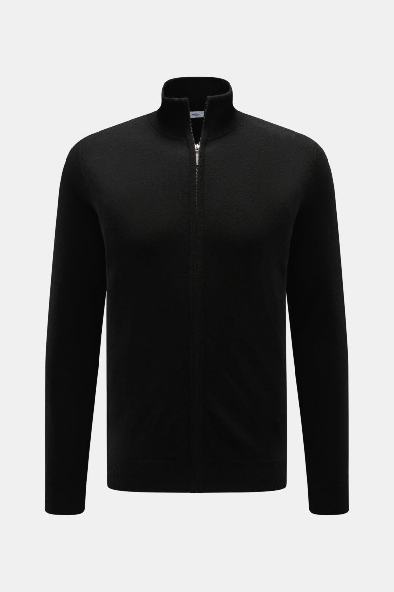 von Braun Cashmere Strickjacke schwarz, frontal fotografiert, Slim Fit mit Reißverschluss, Stehkragen, weichem Griff und feinem Strickbild, komfortable Rippbündchen, reiner mongolischer Cashmere, edles Layering-Piece für Herbst und Winter.