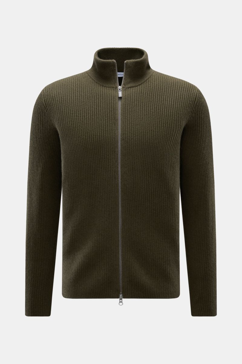 von Braun Cashmere Strickjacke oliv, frontal fotografiert, Slim Fit mit hoch schließendem Kragen, Zwei-Wege-Reißverschluss, weichem, mittelfeinem Patentstrick aus mongolischem Cashmere.