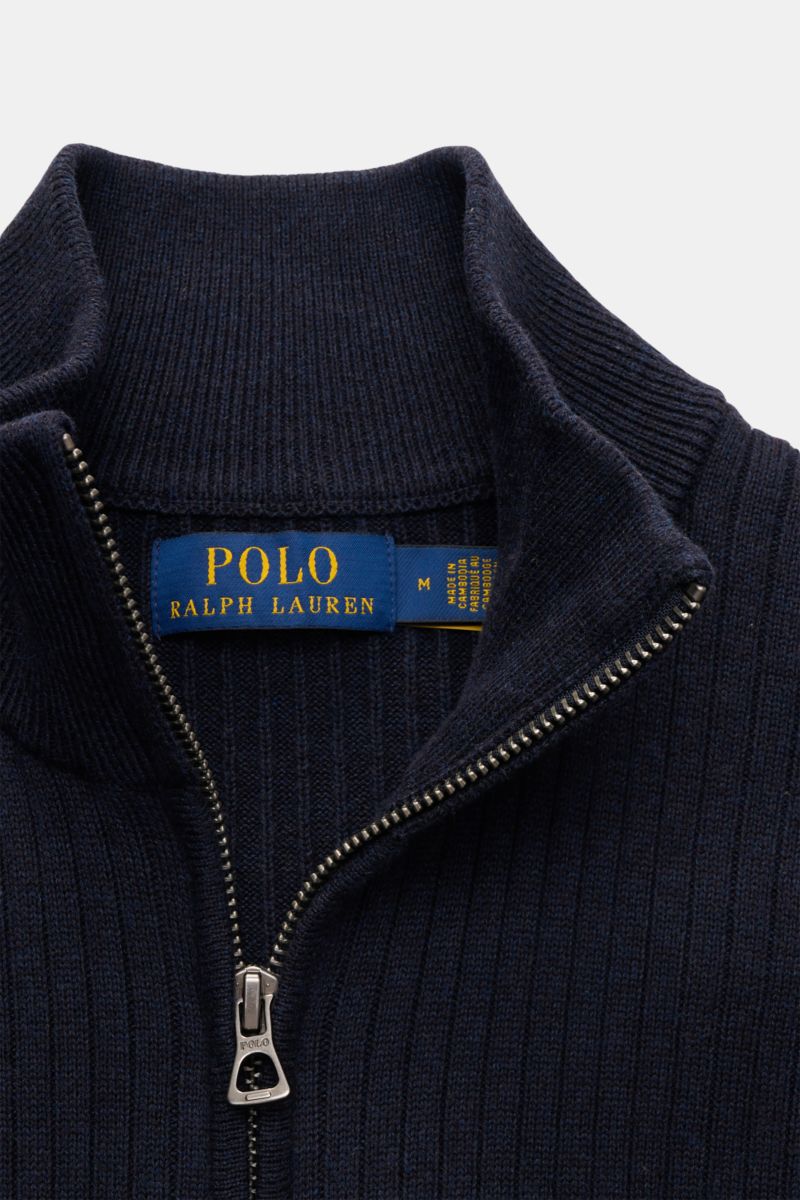 Polo Ralph Lauren Strickjacke navy meliert, Detailaufnahme von oben, reiner Baumwolle, feines Strickbild, Rippstrick, Stehkragen, Zwei-Wege-Reißverschluss.