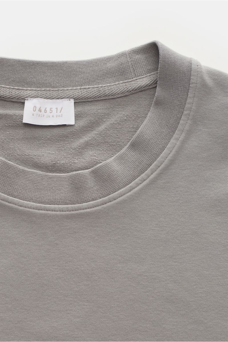 04651/ A trip in a bag Crew neck sweatshirt grey