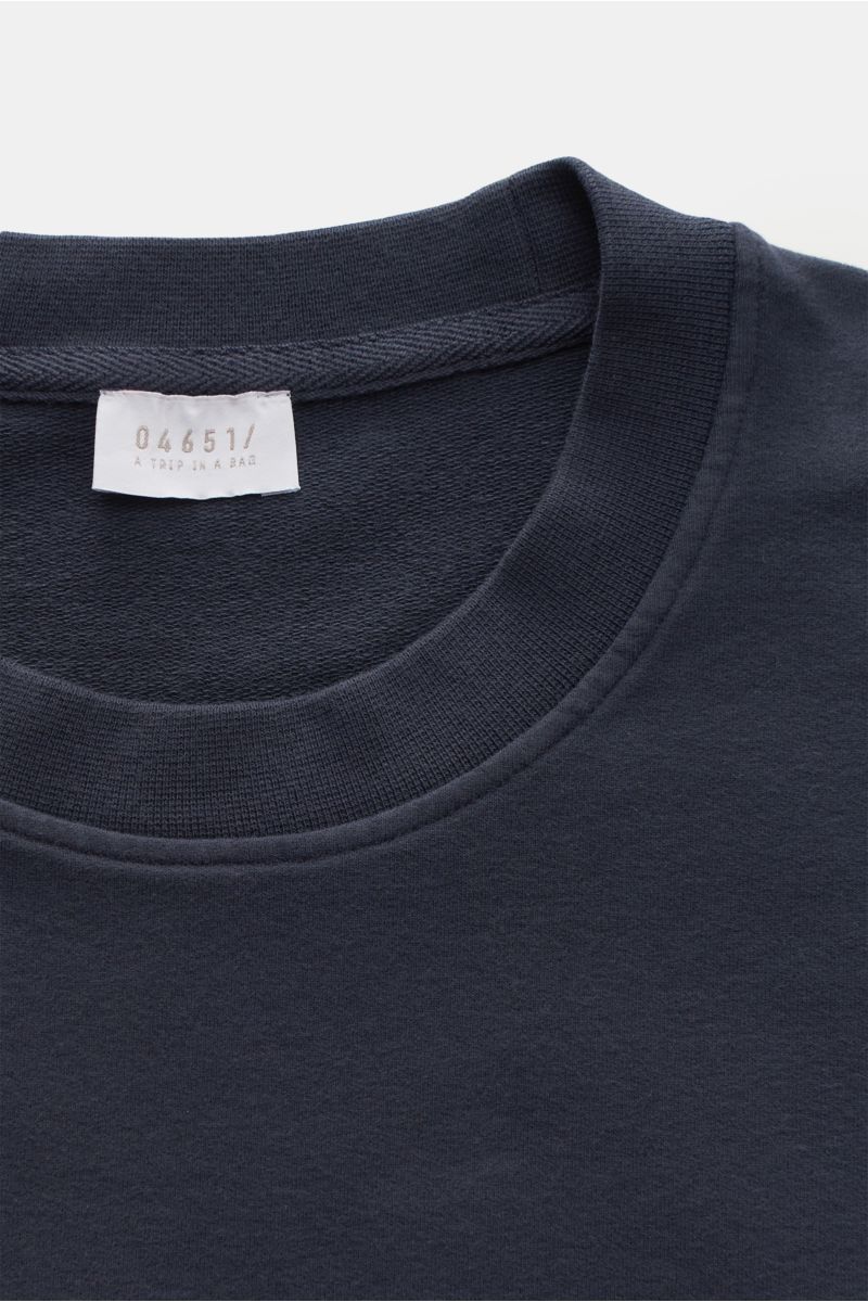 04651/ A trip in a bag Rundhals-Sweatshirt navy