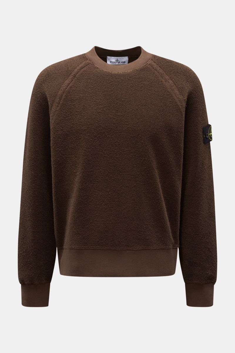 Stone Island Frottee-Rundhals-Sweatshirt dunkelbraun, frontale Ansicht, Oversized Fit, Raglanärmel, schwerer Baumwolle-Microfaser-Frottee, Kompass-Badge am Ärmel.