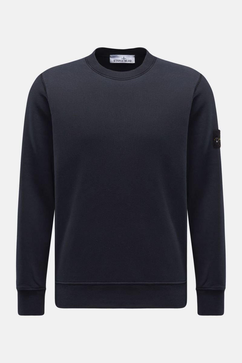 Alt tag (124 characters): Front view of Stone Island Rundhals-Sweatshirt 'Basic Sweat' navy, classic cotton sweatshirt with compass badge.

Description:  
Zeitloses Basic Piece: Das sportive Sweatshirt von STONE ISLAND wird zur idealen Grundlage legere