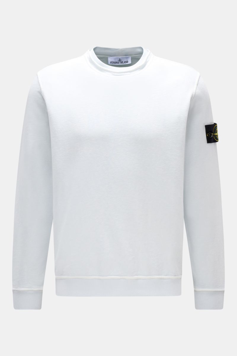 Stone Island Rundhals-Sweatshirt 'Washed Sweat' pastellblau, Frontansicht, Baumwolle, weicher Griff, Washed-Effekt, Nahtkante am Rundhals, Kompass-Badge am Oberarm, Rippbündchen, Regular Fit.