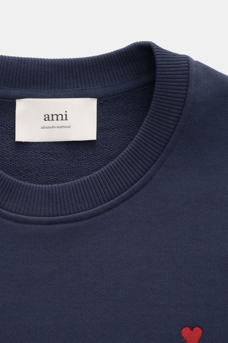 A close-up front view of the Ami Paris Crew neck sweatshirt navy showing the ribbed crew neck, logo stitching on the chest, and soft pure cotton fabric. 

Comfortable basic: The AMI PARIS sweatshirt in pure cotton is the ideal companion for sporty look