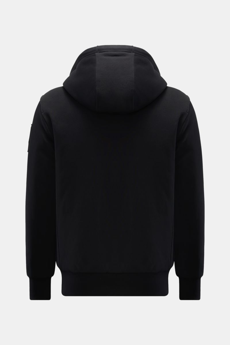 Rear view of the Moose Knuckles Sweatjacke 'Classic Bunny' schwarz, a slim fit black hoodie with a soft cotton and microfiber jersey, light padding, ribbed cuffs, and a hood with removable faux-fur lining.

Perfekt für kalte Tage: Dank der leichten Wat