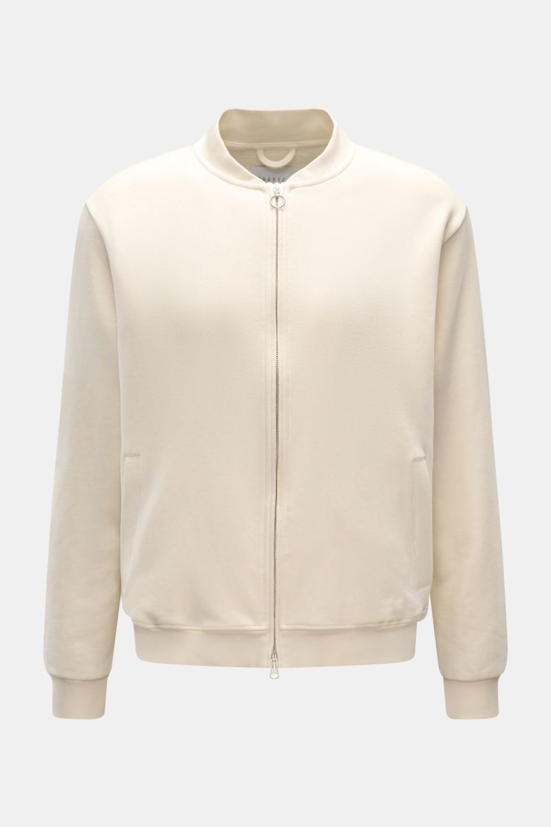 Frontansicht der cremefarbenen 04651/ A trip in a bag Sweatjacke 'CL Bomber' aus Bio-Baumwolle und Leinen mit oversized Fit, robustem Zwei-Wege-Reißverschluss, Blousonkragen und schrägen Leistentaschen.