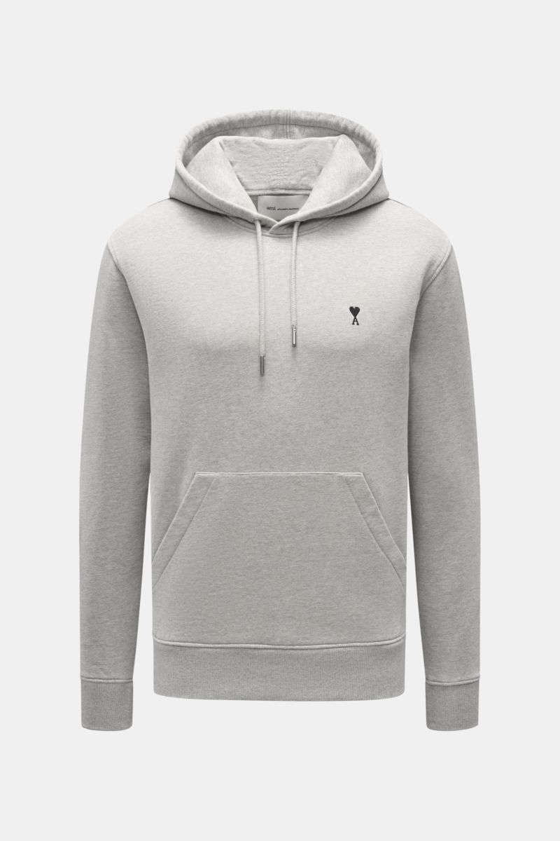 Ami Paris Kapuzenpullover grau meliert, frontal fotografiert, Regular Fit, elastische Baumwolle, Kapuze mit Tunnelzug, Herz-Stitching, Kängurutasche, Rippbündchen.