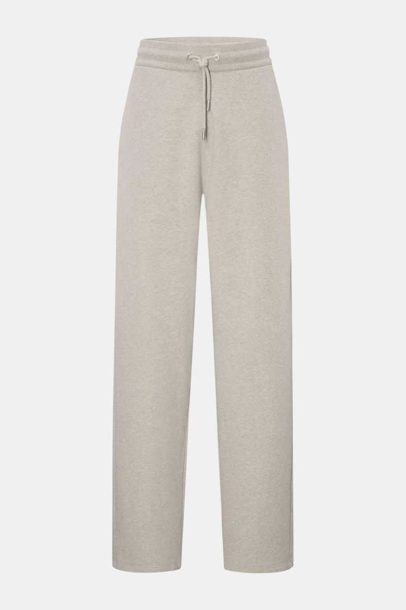 Ami Paris Sweathose 'Quota' grau meliert shown from the front, featuring elastic cotton sweat fabric, soft touch, regular fit, straight cut, elastic waistband with drawstring, side seam pockets, and a back patch pocket with logo stitching. Komfort trifft 