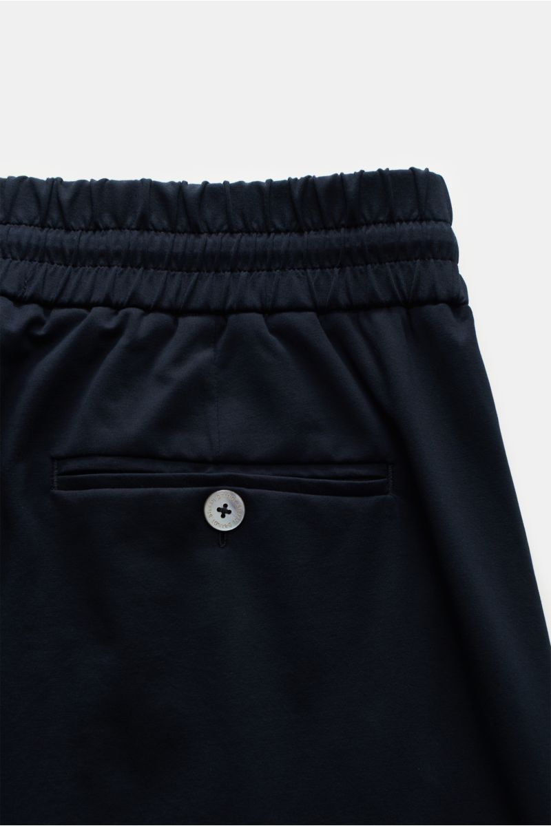 Back view close-up of Stefan Brandt Jersey-Jogpants 'Jonas' navy showing elastic waistband and buttoned back pocket, slim fit. Flexibler, geschmeidiger Jersey aus Baumwolle lässt diese cleane Jogpants 'Jonas' von STEFAN BRANDT zum komfortablen Basic mi