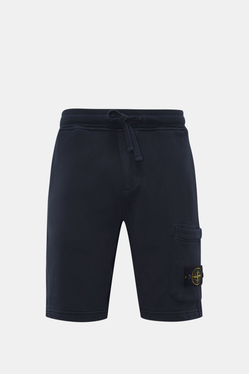 Stone Island Sweatshorts 'Felpa Bermuda' navy, frontale Ansicht, reine Baumwolle, elastischer Bund mit Tunnelzug, Nahttaschen, Cargo-Tasche mit Kompass-Badge, Gesäßtasche mit Druckknopf.