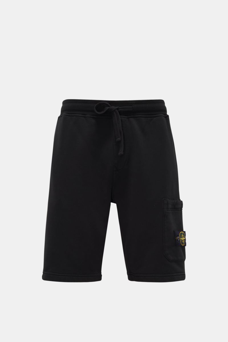 Stone Island Cargo-Sweatshorts 'Felpa' schwarz, frontale Nahaufnahme, reine Baumwolle, Slim Fit, elastischer Bund, Cargotasche mit Kompass-Badge.