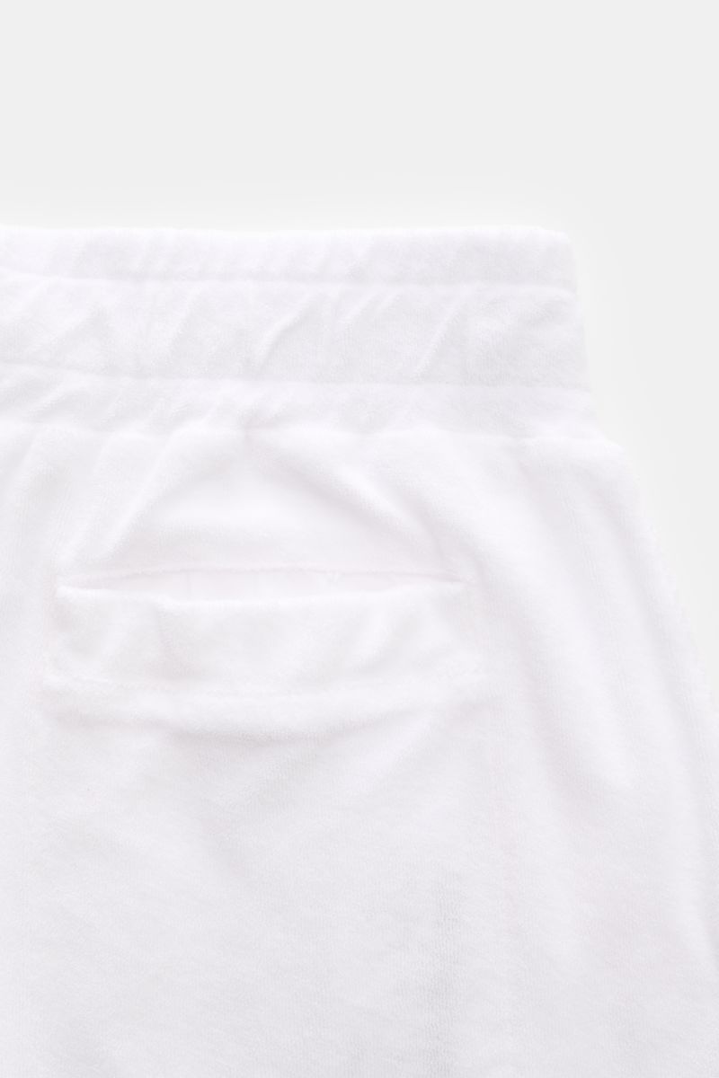 Close-up rear view of 04651/ A trip in a bag 'Terry' shorts white, showing elasticated waistband, hip pocket, and soft terrycloth fabric.

With the model 'Terry' 04651/ A TRIP IN A BAG presents a comfortable pair of shorts in wonderfully soft terry – p