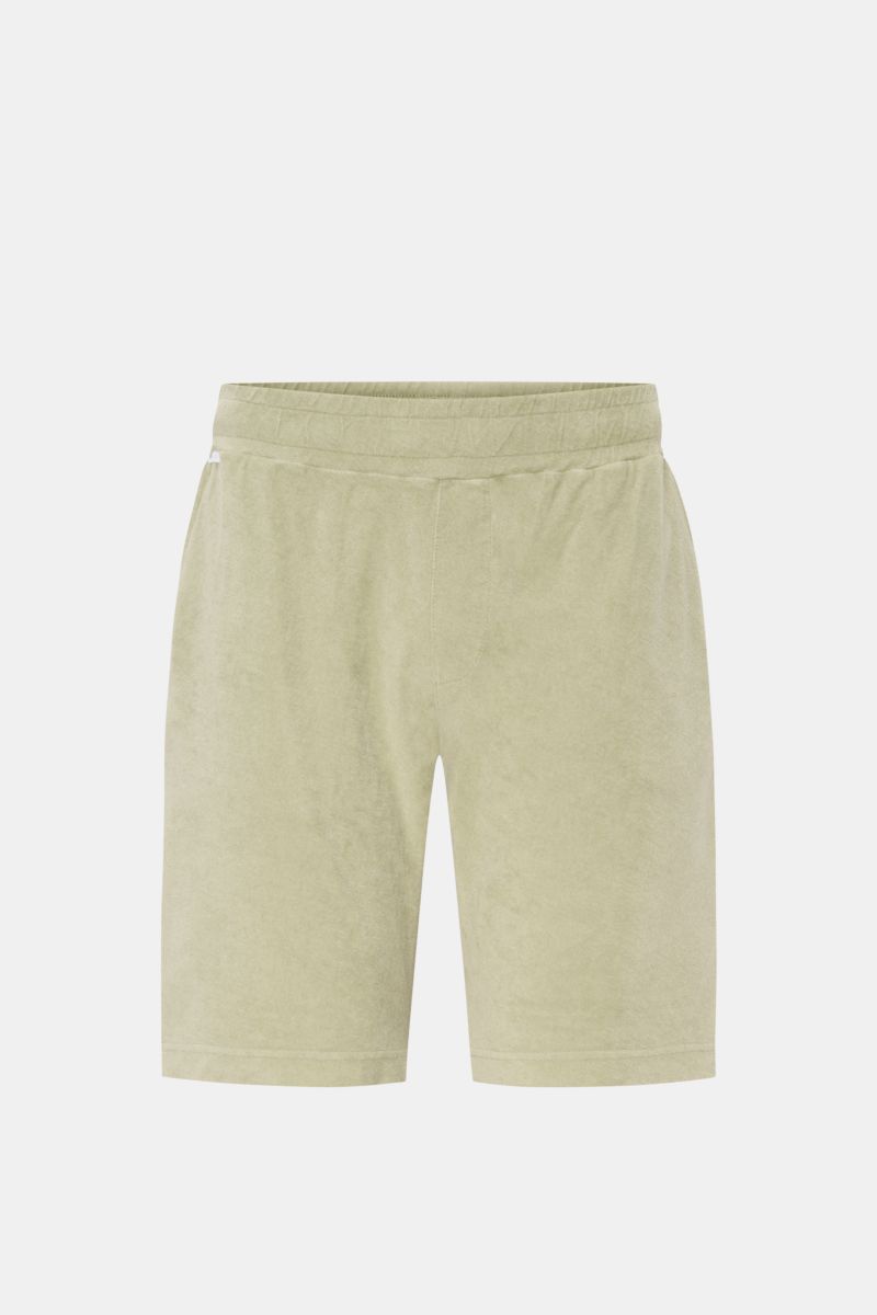 Front view of 04651/ A trip in a bag Terry shorts 'Terry' sage, soft terrycloth cotton, elastic waistband, drawstring

With the model 'Terry' 04651/ A TRIP IN A BAG presents a comfortable pair of shorts in wonderfully soft terry – perfect for your next
