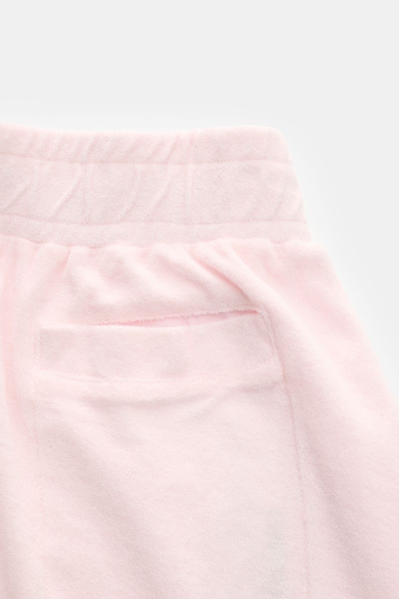 Close-up rear view of 04651/ A trip in a bag Terry shorts 'Terry' rose in soft pink terrycloth with elastic waistband and back hip pocket.

Description: With the model 'Terry' 04651/ A TRIP IN A BAG presents a comfortable pair of shorts in wonderfully 