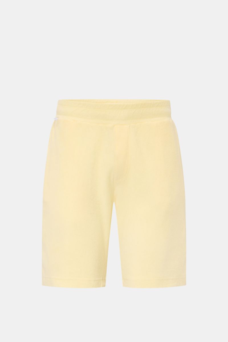 Front view of 04651/ A trip in a bag Terry shorts 'Terry' pastel yellow, made of soft, garment-dyed pure cotton terrycloth with elasticated waistband, drawstring, French and hip pockets, small woven side seam label. Perfect for promenade strolls.