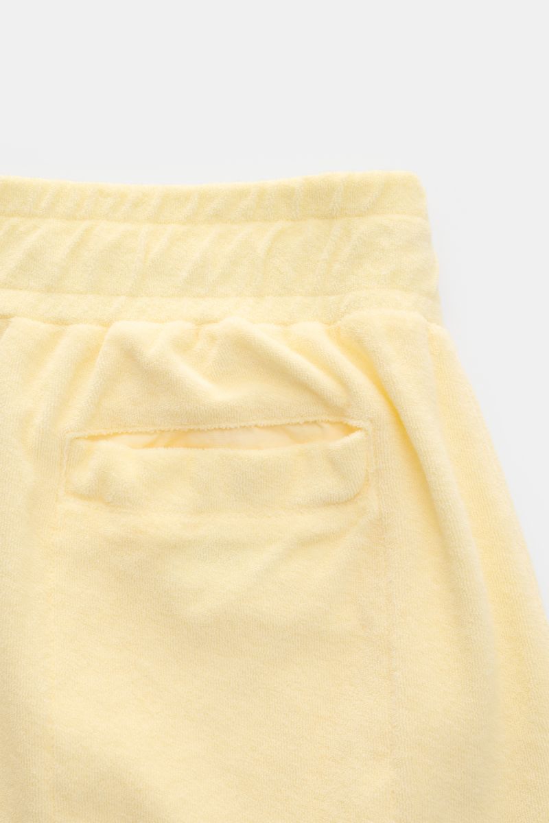 Close-up rear view of 04651/ A trip in a bag Terry shorts 'Terry' pastel yellow in soft cotton terrycloth with elasticated waistband and hip pocket.

With the model 'Terry' 04651/ A TRIP IN A BAG presents a comfortable pair of shorts in wonderfully sof