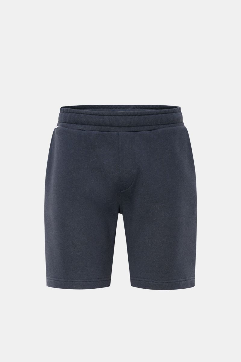 Frontansicht der 04651/ A trip in a bag Sweat-Shorts 'CL' navy aus weichem Bio-Baumwolle-Leinen mit elastischem Bund und Tunnelzug.